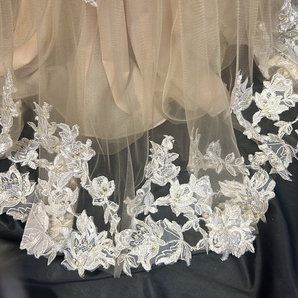 Ivonne D exclusively for Mon Cheri embroidery sleevelessV-neck wedding dress - Picture 14 of 17